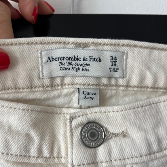 Abercrombie & Fitch Curve Love Cream Ultra High Rise 90s Straight Jean 18L / 34 - Picture 3 of 8